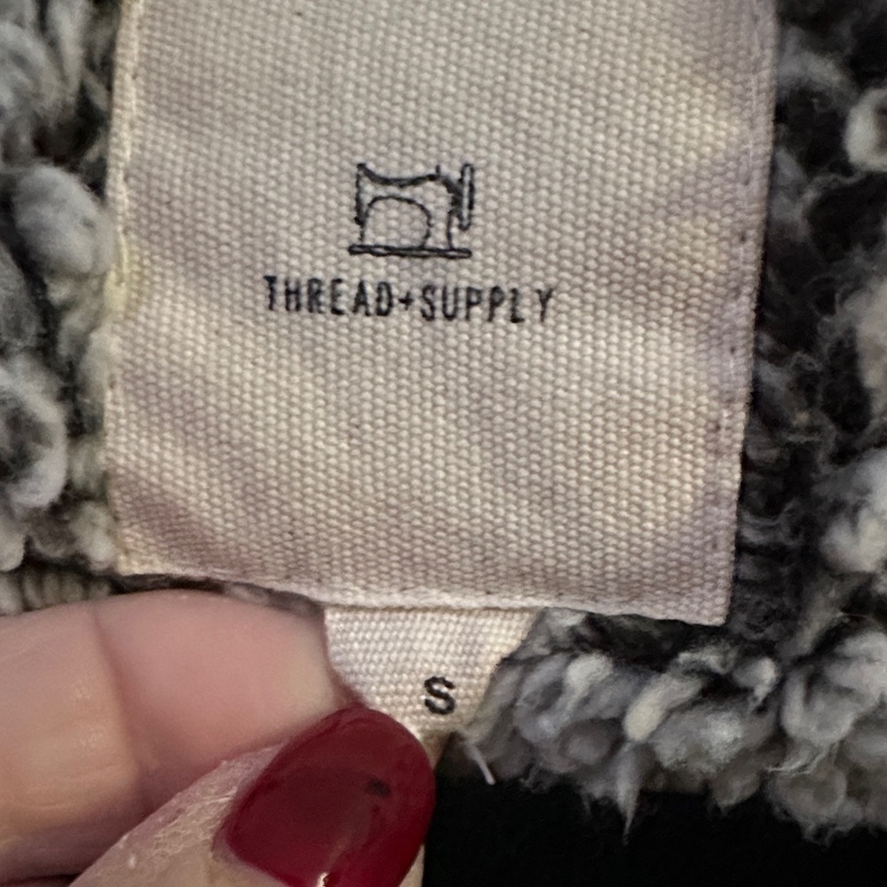 Thread & Supply Women’s Small Gray Sherpa Fleece Hoodie Pullover - Picture 2 of 7
